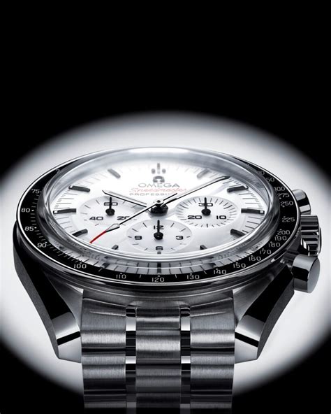 Omega präsentiert die Speedmaster Moonwatch mit .